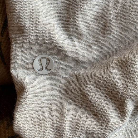 Lululemon Cresent Knotted Tee - Picture 3 of 3